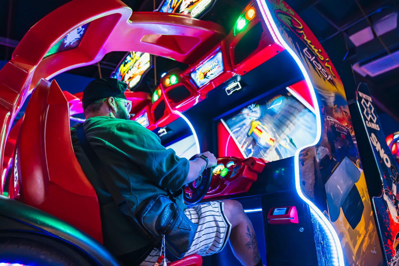 Guest playing Cruis'n Blast in the Laserdome arcade